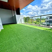 Balcón céspede artificial personalizado